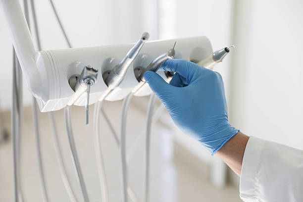 Professional Emergency Dentist technician working in Lewistown, IL